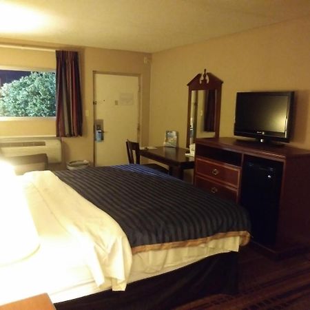 Days Inn By Wyndham Hot Springs Exterior foto