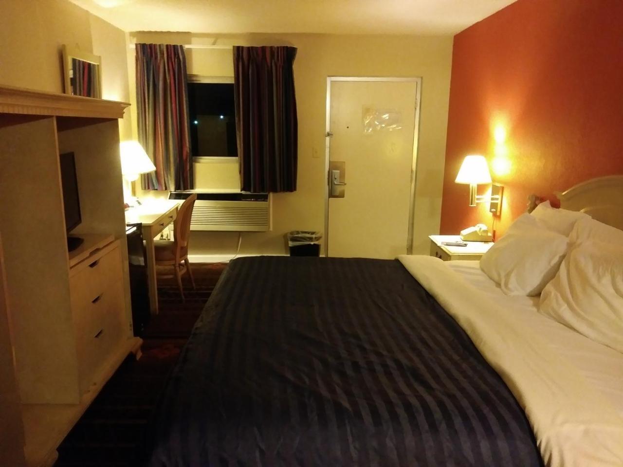 Days Inn By Wyndham Hot Springs Exterior foto